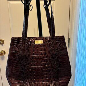 Brahmin shoulder bag, like new, chocolate mebourne (brown) size 12" x 12" x 5"